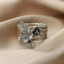 Lade das Bild in den Galerie-Viewer, Vintage Blüten-Layer-Ring – Silberglanz