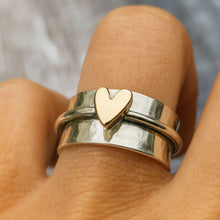 Lade das Bild in den Galerie-Viewer, Vintage-Ring – Herzgold trifft Silberglanz