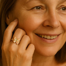 Lade das Bild in den Galerie-Viewer, Vintage-Floral-Ring – Goldenes Blütenpoem