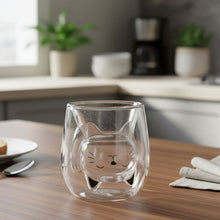 Lade das Bild in den Galerie-Viewer, MiauGlas Tasse - Handschonend, stilvoll, katzenlieb
