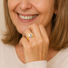 Lade das Bild in den Galerie-Viewer, Vintage-Ring – Gold-Silber mit Zirkonia-Glanz
